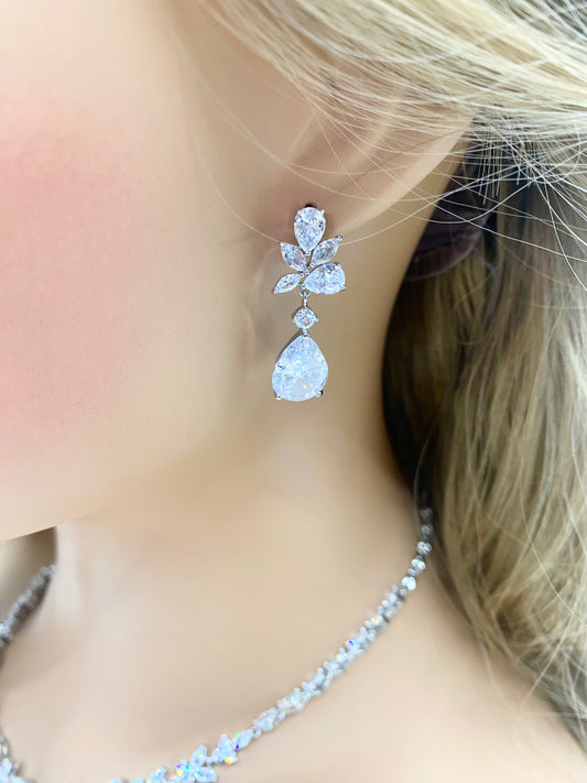 CZ-Tropfenohrringe für die Braut, Geschenk für sie, Ohrhänger aus silbernem Kristall, Hochzeitsohrhänger, Hochzeitsgeschenk.