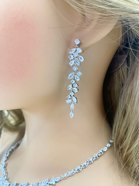 Halskettenset mit CZ-Kristallen als Hochzeitsgeschenk für sie, Brautschmuck, Tropfenohrringe, Armband in Silber, Gold und Roségold. Design im Blattstil.