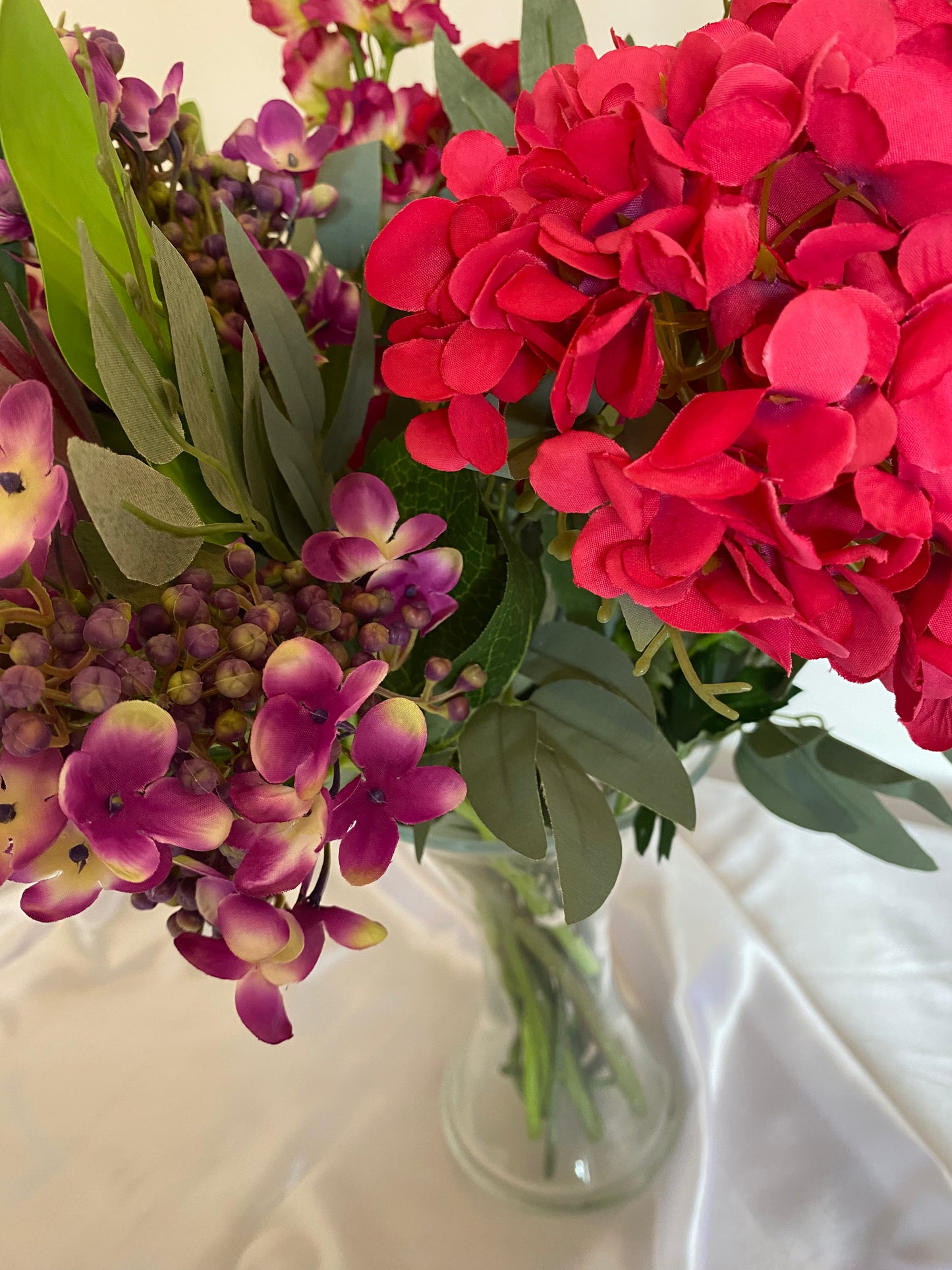 Künstliche lila Hortensienblütenbeeren, lila Blumen, lila Beeren, Kunsthortensien, Hochzeitsblumen, künstliche Seidenblumen