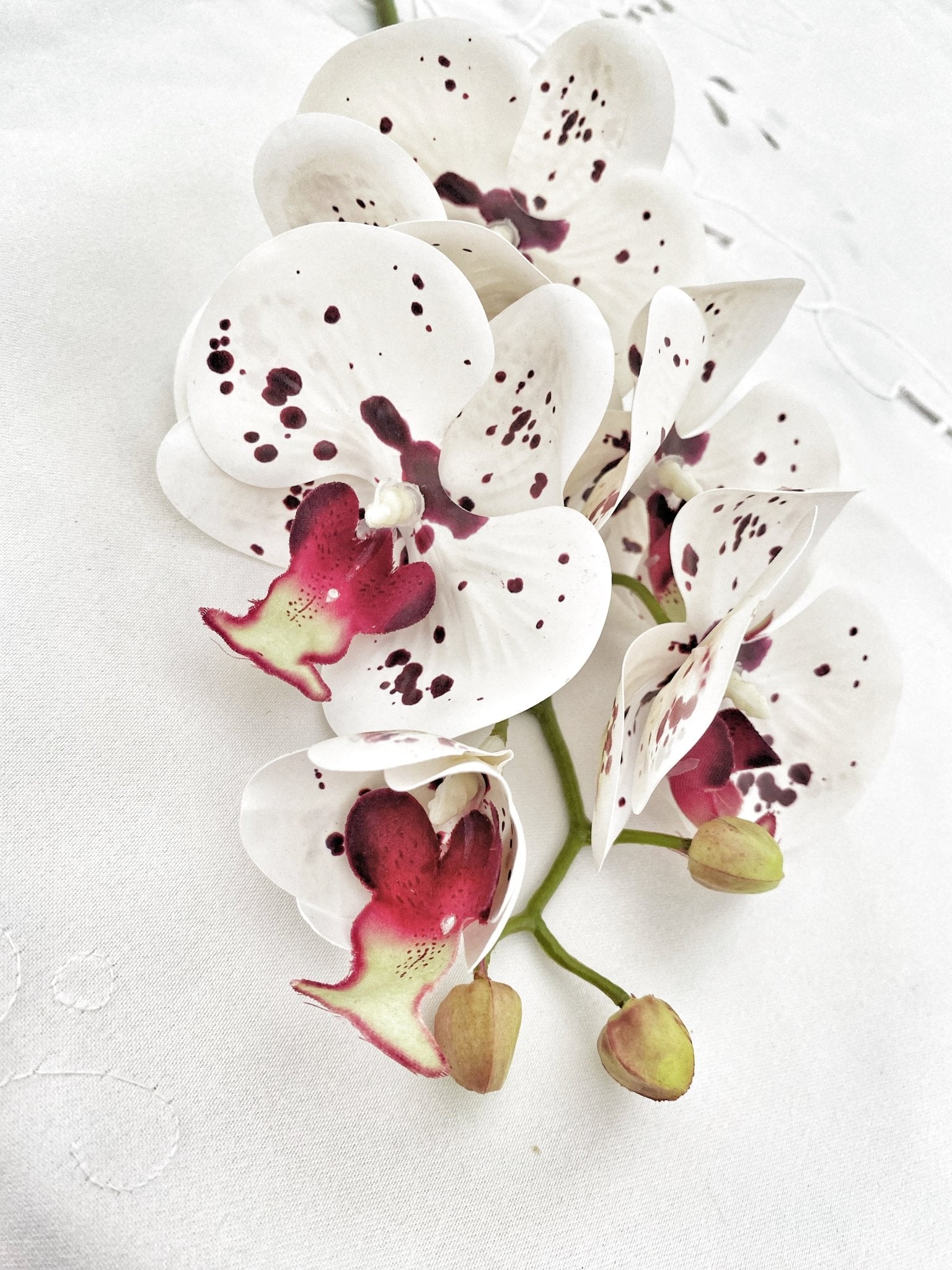 künstliche orchideen wie echt Künstliche Orchidee, Blumengeschenk für Sie, echte Orchideen, weiße und rot  gefleckte Orchidee, weiße Blumen, künstliche Blumen, Hochzeitsblumen